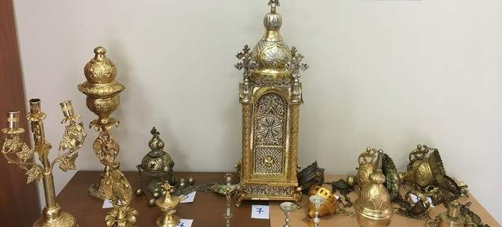 Εντοπίστηκαν θρησκευτικά κειμήλια σε κρύπτη στα ελληνοαλβανικά σύνορα (εικόνες)